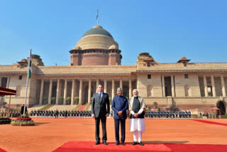 Brazil president, Brazil president receives ceremonial reception, Brazil president at rashtrapati bhawan, Brazil president meet Modi, ಬ್ರೆಜಿಲ್​ ಅಧ್ಯಕ್ಷ, ರಾಷ್ಟ್ರಪತಿ ಭವನಕ್ಕೆ ಭೇಟಿ ನೀಡಿದ ಬ್ರೆಜಿಲ್​ ಅಧ್ಯಕ್ಷ, ರಾಷ್ಟ್ರಪತಿ ಭವನಕ್ಕೆ ಭೇಟಿ ನೀಡಿದ ಬ್ರೆಜಿಲ್​ ಅಧ್ಯಕ್ಷಗೆ ಭವ್ಯ ಸ್ವಾಗತ, ಬ್ರೆಜಿಲ್​ ಅಧ್ಯಕ್ಷ ಜೈರ್ ಮೆಸ್ಸಿಯಾಸ್ ಬೋಲ್ಸನಾರೊ, ಬ್ರೆಜಿಲ್​ ಅಧ್ಯಕ್ಷ ಜೈರ್ ಮೆಸ್ಸಿಯಾಸ್ ಬೋಲ್ಸನಾರೊ ಸುದ್ದಿ,