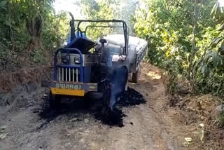 Naxal kills contractor  Bokaro news  Construction machines  Gomia  Jharkhand  Tutijharna village  സൂപ്പര്‍വൈസറെ നക്സലുകള്‍ കൊലപ്പെടുത്തി  നക്സല്‍ ആക്രമണം  ജാര്‍ഘണ്ഡില്‍ നക്സല്‍ ആക്രമണം