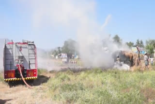tractor carrying straw caught fire Tn vnr