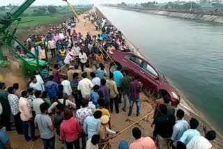 car fell down in car and two died in karimnagar district