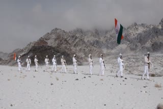 itbp  jawan hoisted the tricolor