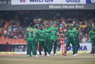 Pakistan defeat Bangladesh in second T20I, seal series win