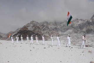 ITBP  ITBP personnel celebrate R-Day  Republic Day celebrations in Ladakh  Ladakh news  ഹിംവീര്‍സ്  ദേശീയ പതാക  ഇന്തോ-ടിബറ്റൻ അതിര്‍ത്തി പൊലീസ്