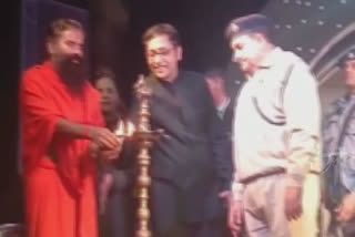 baba-ramdev-and-kailash-kher-arrived-at-deoria-festival