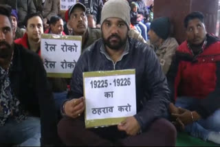 public protest on railway station in dabwali sirsa