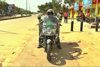 a hubli man creating awarness on body organs donation