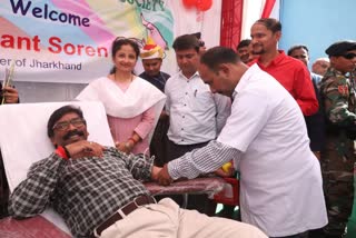 CM Hemant Soren donated blood in ranchi