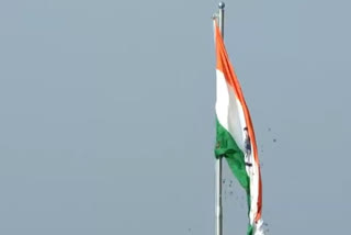 six year old kid unfurls tricolor at regional passport office in Srinagar