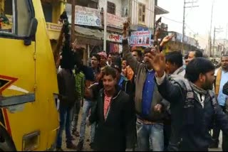 sand traders hit the road against the district administration in vidisha