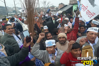 Shahnaz Hindustani campaigned for AAP candidate Shiv Charan Goyal at jakheera in delhi