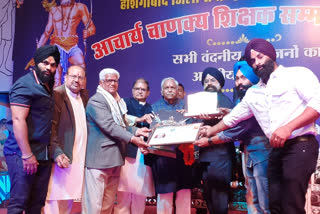 Former Union Minister Suresh Pachauri honors 26 teachers