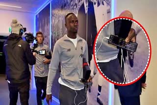 liverpool star sadio mane cracked iphone breaks fans hearts but his response is legendary