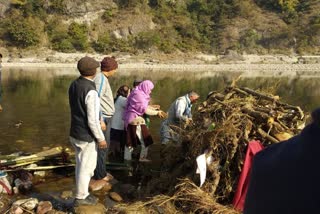 daughters cremated their father in mandi