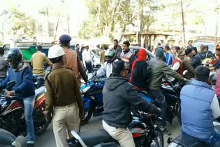 Traffic problem in Hazaribag, Hazaribag Traffic Police, DC Bhuvanesh Pratap Singh, हजारीबाग में ट्रैफिक की समस्या, हजारीबाग ट्रैफिक पुलिस, डीसी भुवनेश प्रताप सिंह