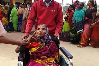 old woman  casted vote in korba