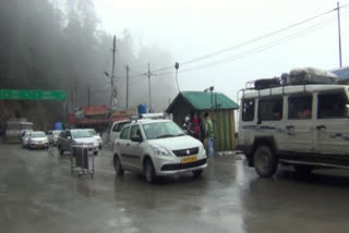 Kufri Road closed