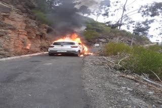 Fire on moving car in kullu