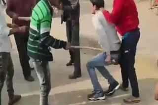 6-7 people beat up young man in Satna