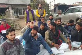 protest against ghaziabad Municipality