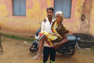 elderly woman came to vote