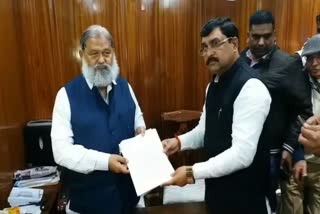 balraj Kundu meets Anil Vij with documents