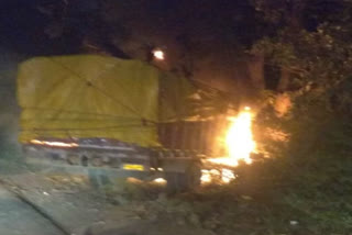 truck-caught-fire-after-hitting-a-tree-in-narsinghpur