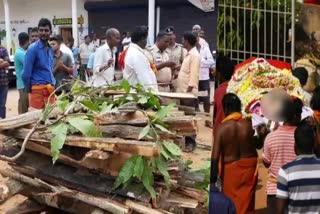 Preparation for cremation in front of Grama Panchayat Office