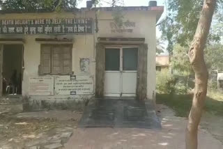 Students doing diploma hanged