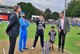 New Zealand vs India 3rd T20, New Zealand vs India 3rd T20 news, New Zealand vs India 3rd T20 latest news, New Zealand have won the toss in 3rd t20, New Zealand have won the toss and have opted to field, ಭಾರತ ಮತ್ತು ನ್ಯೂಜಿಲ್ಯಾಂಡ್​ 3ನೇ ಟಿ20, ಭಾರತ ಮತ್ತು ನ್ಯೂಜಿಲ್ಯಾಂಡ್​ 3ನೇ ಟಿ20 ಸುದ್ದಿ, 3ನೇ ಟಿ20ಯಲ್ಲಿ ನ್ಯೂಜಿಲ್ಯಾಂಡ್​ ಟಾಸ್​​ ಗೆದ್ದು ಬೌಲಿಂಗ್​ ಆಯ್ಕೆ, 3ನೇ ಟಿ20ಯಲ್ಲಿ ಟಾಸ್​​ ಗೆದ್ದ ನ್ಯೂಜಿಲ್ಯಾಂಡ್​ ತಂಡ,