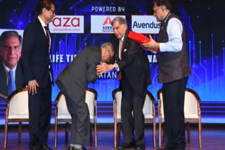 Narayana murthy touches Ratan tata's feet