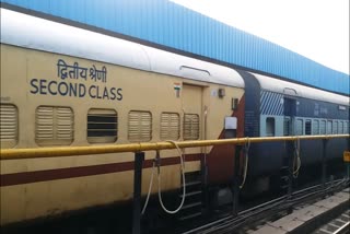 permanent coaches in 9 trains, 9 रेलगाड़ियों में की स्थाई डिब्बों की बढ़ोतरी