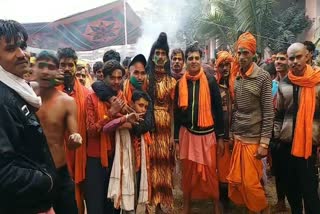 Tilakharu devotees offered tilak to Baba Bhole in deoghar