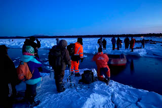 Fishermen rescued from ice floe