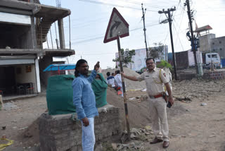 wrong sign board removed by city police in hingoli
