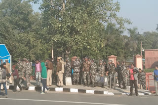 Delhi Police did not allow to build a human chain at Raj Ghat