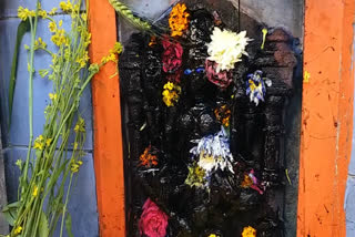 Students worship maa Saraswati in Ujjain