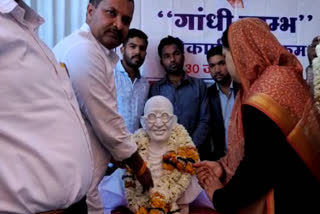 Statue unveiled on gandhi's death anniversary