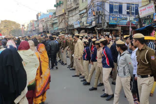 human chain made in  jama masjid for mahatma gandhi death anniversary