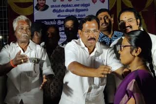 minister pandiyarajan free eye glass in chennai, தமிழ் வளர்ச்சித்துறை அமைச்சர் மாஃபா பாண்டியராஜன்