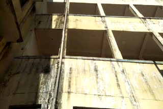 Man died when he fell down by building in Hubli