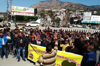 truck operators protest in solan