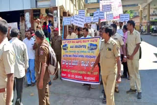 Transportation workers protest in Karawara