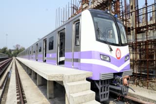 panic-after-smoke-comes-out-of-kolkata-metro-rake-no-casualty