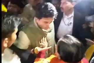 When Uma Bharti hugged Scindia at the station