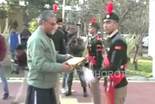 cm-trivendra-singh-rawat-honored-ncc-cadets-in-dehradu