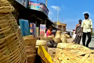 hassan-bamboo-basket-selling-in-market