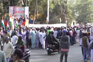 CAA news, protest against CAA, Furkan Ansari, protest against CAA in jamshedpur, सीएए की खबरें, सीएए का विरोध, फुरकान अंसारी, सीएए के विरोध में धरना