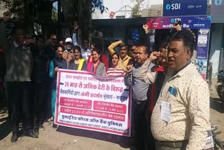 Bank workers strike continues