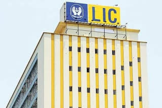 lic-employees-opposing-bjp-government-decision-on-lic