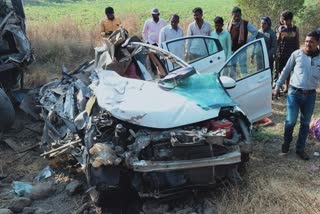 5 people died in car accident at solapur